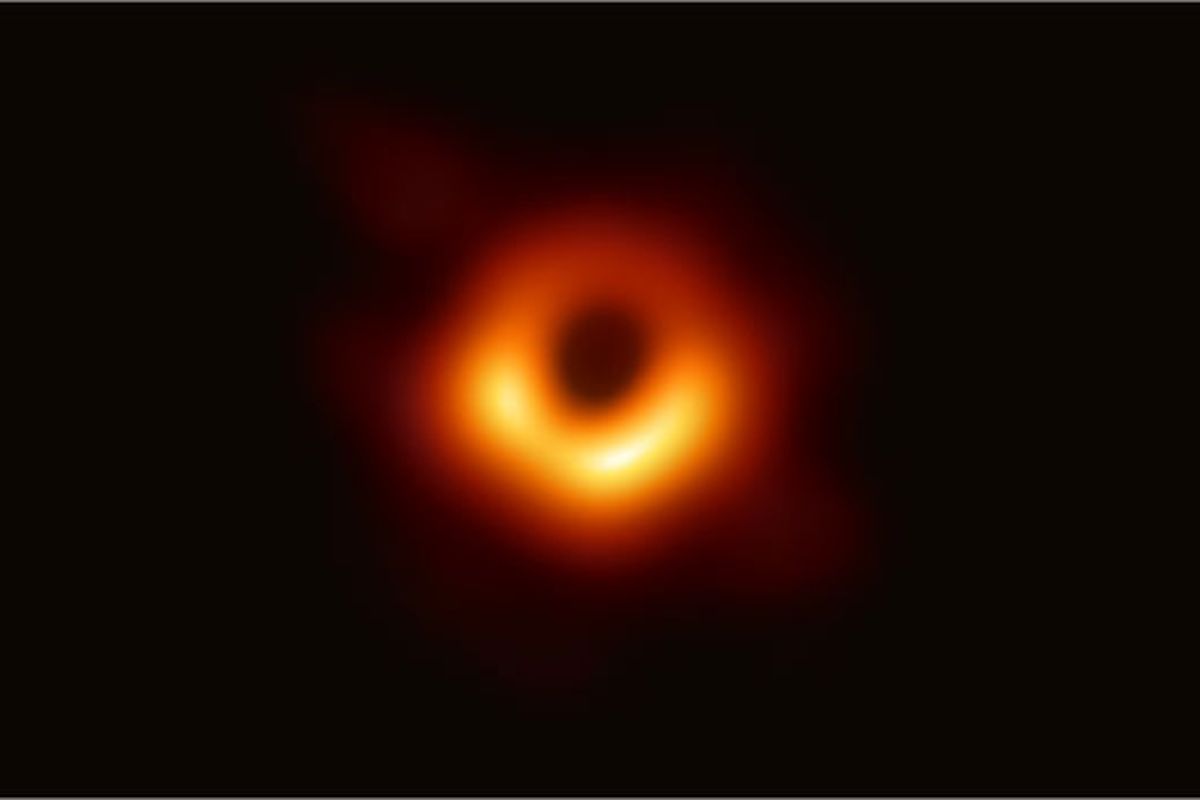 Event horizon telescope black hole live